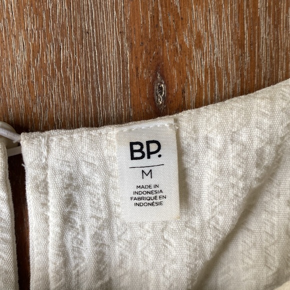 🇺🇸BP White Ruffle Top - Picture 4 of 6